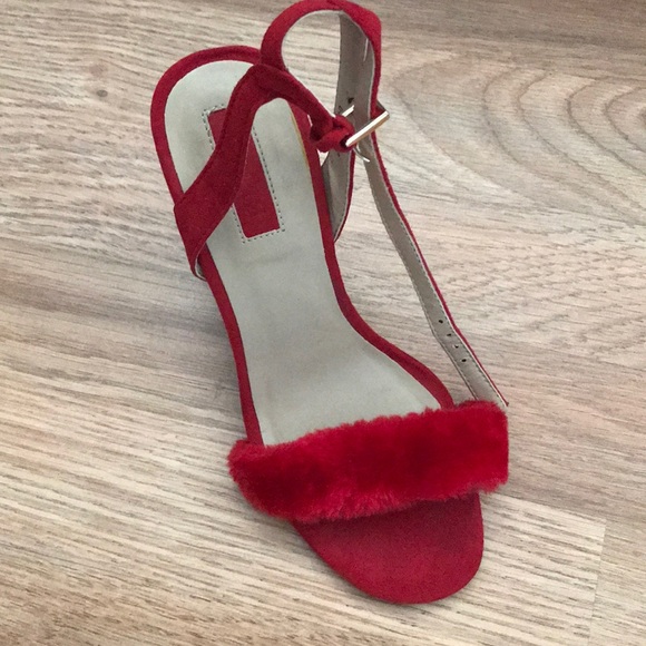 Red heels - Picture 3 of 5